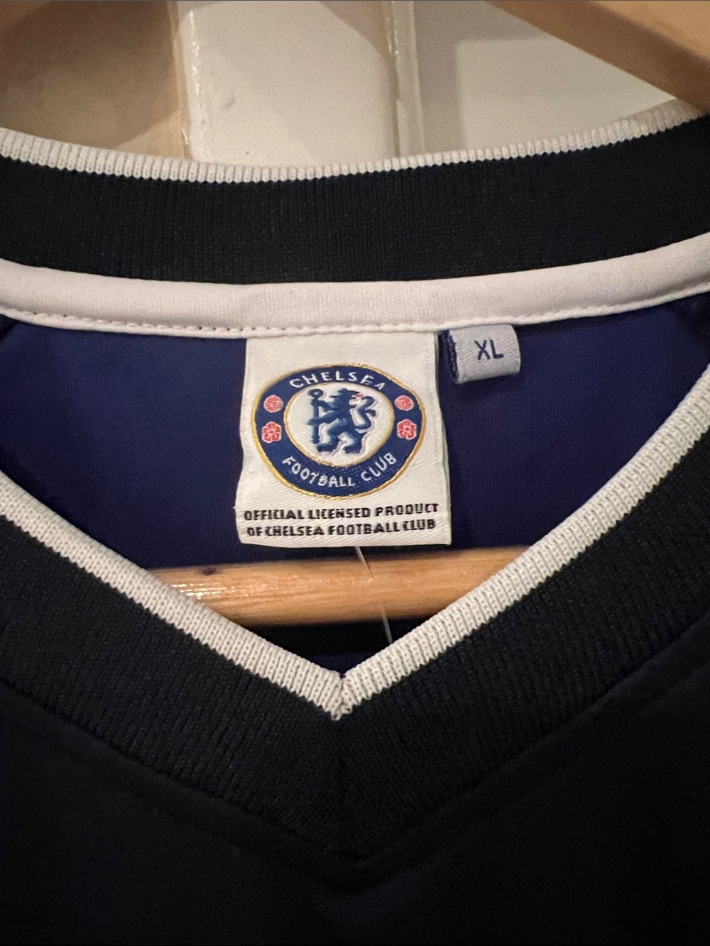 Chelsea Short-Sleeve Football Shirt NWT XL - Picture 2 of 6
